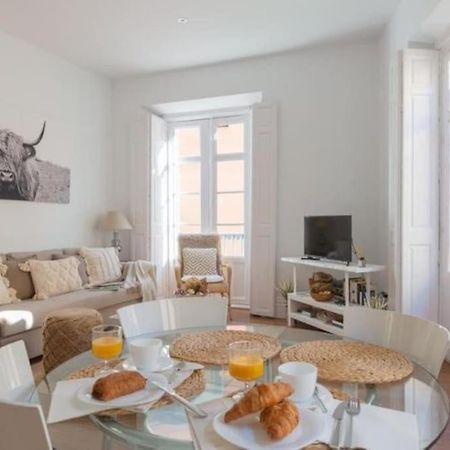 Chic Casa Cathedral At Calle Fresca 2-Bedroom Apartment In Malaga City Center Ngoại thất bức ảnh
