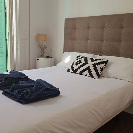 Chic Casa Cathedral At Calle Fresca 2-Bedroom Apartment In Malaga City Center Ngoại thất bức ảnh