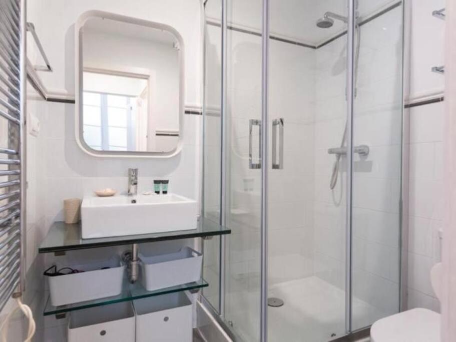 Chic Casa Cathedral At Calle Fresca 2-Bedroom Apartment In Malaga City Center Ngoại thất bức ảnh