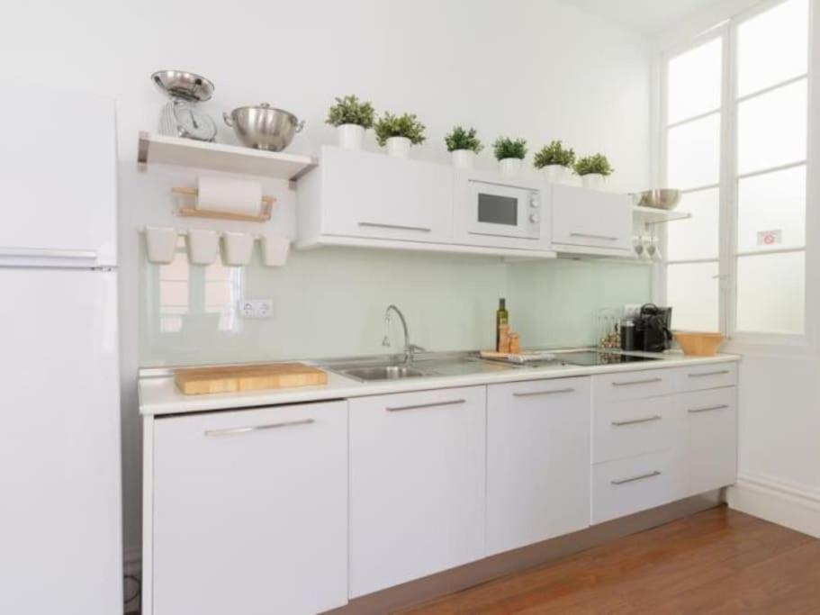 Chic Casa Cathedral At Calle Fresca 2-Bedroom Apartment In Malaga City Center Ngoại thất bức ảnh