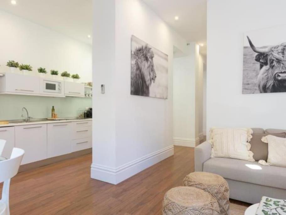 Chic Casa Cathedral At Calle Fresca 2-Bedroom Apartment In Malaga City Center Ngoại thất bức ảnh