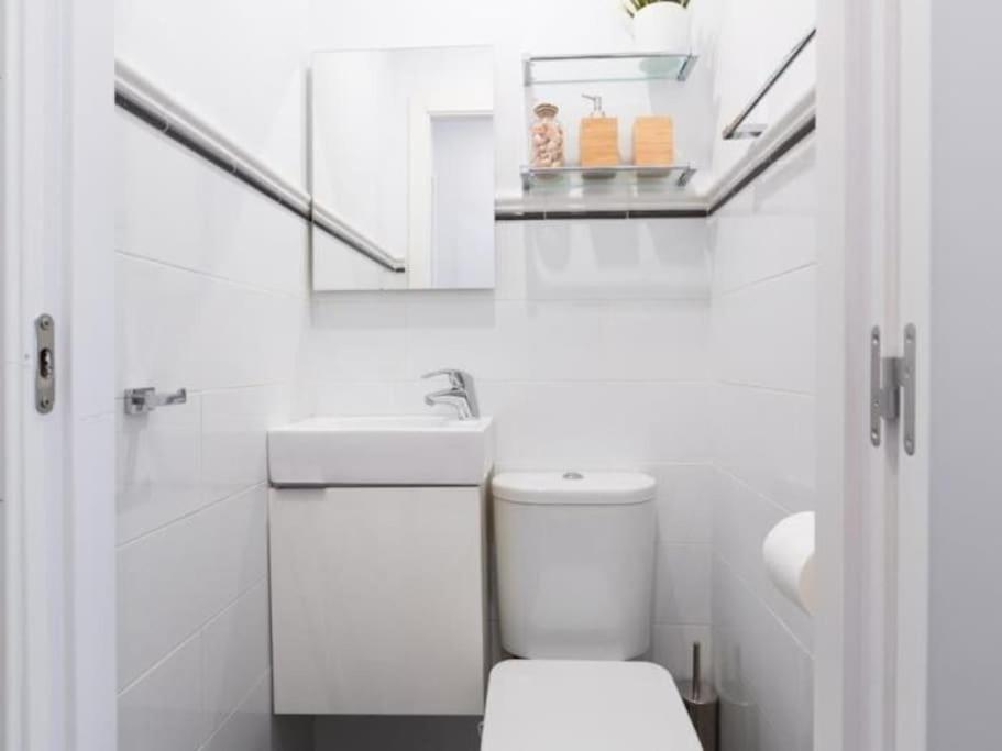 Chic Casa Cathedral At Calle Fresca 2-Bedroom Apartment In Malaga City Center Ngoại thất bức ảnh