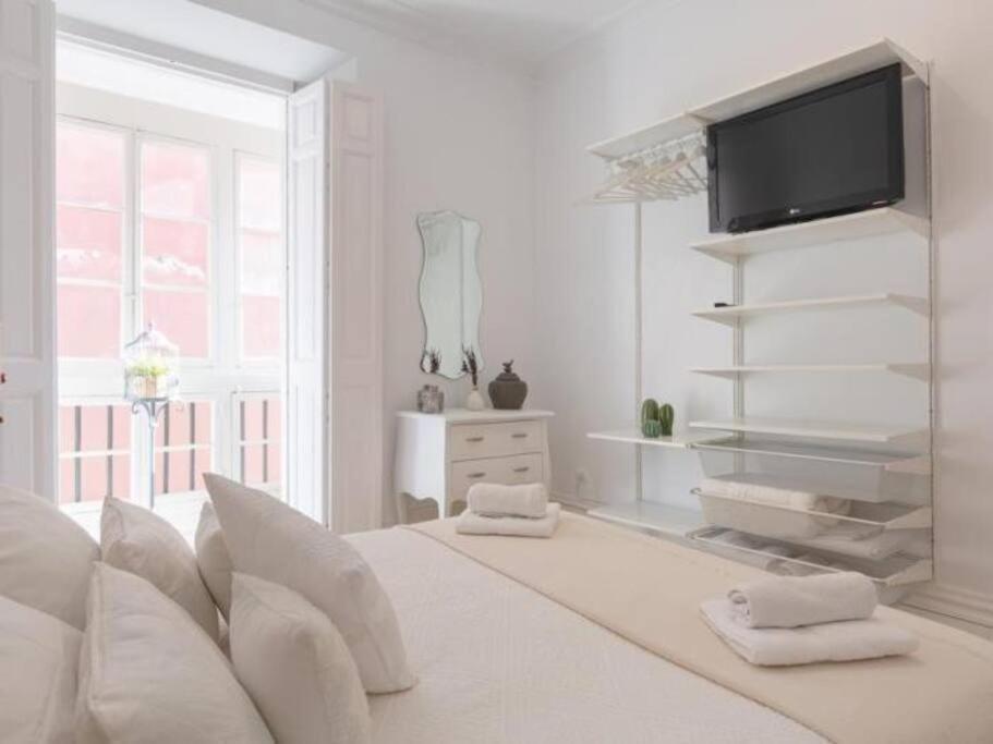 Chic Casa Cathedral At Calle Fresca 2-Bedroom Apartment In Malaga City Center Ngoại thất bức ảnh