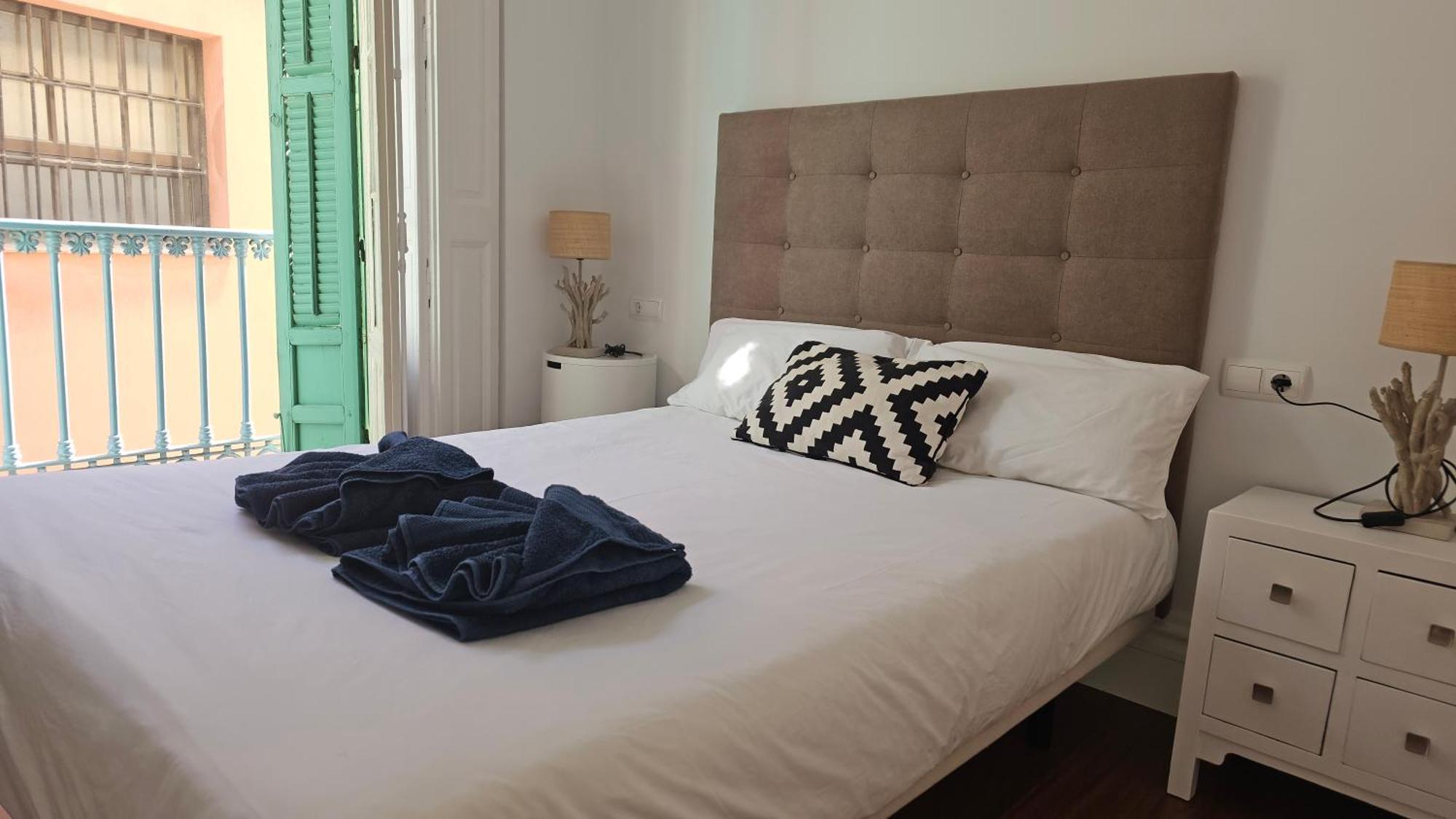Chic Casa Cathedral At Calle Fresca 2-Bedroom Apartment In Malaga City Center Ngoại thất bức ảnh
